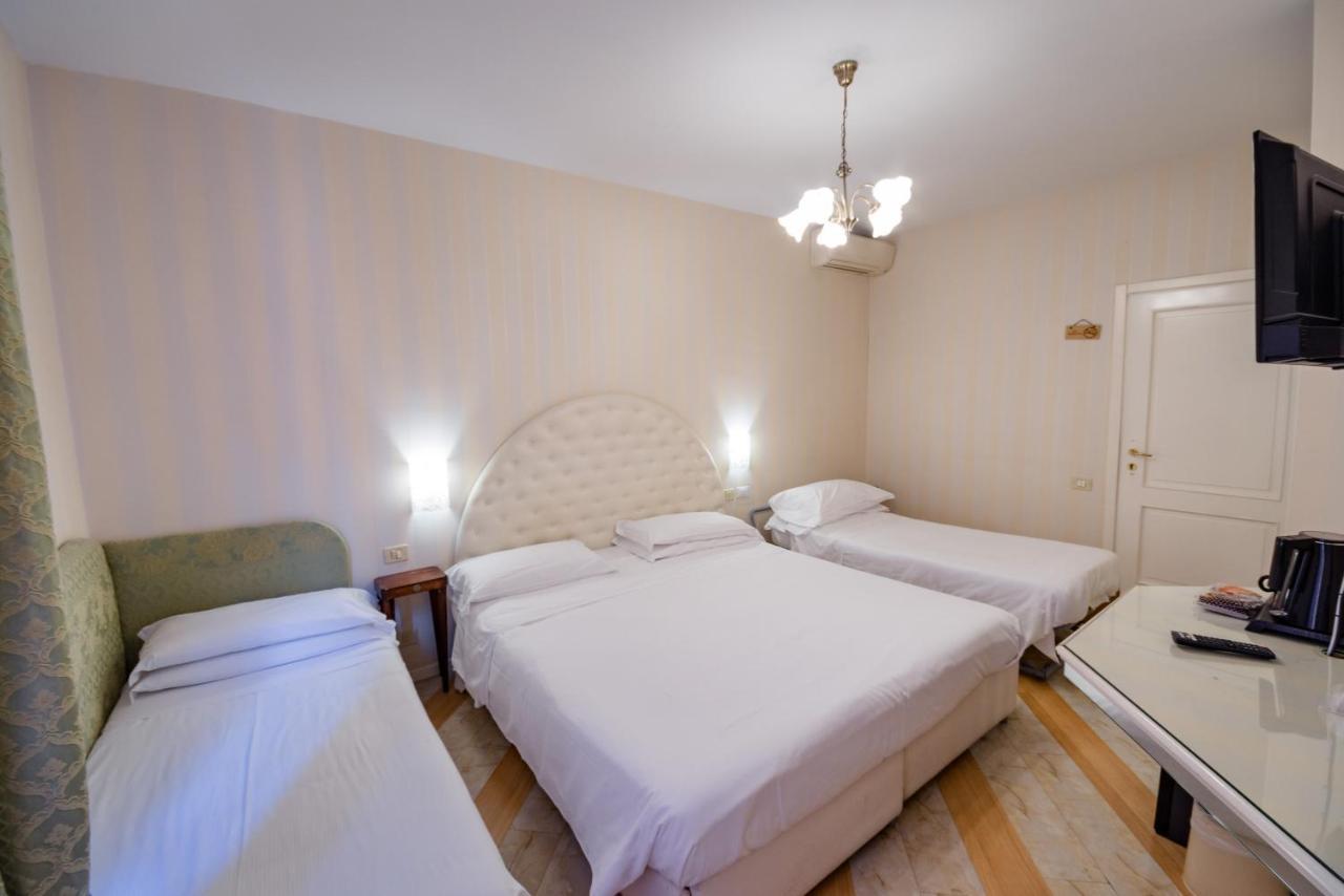 Residenza Due Torri Check In Presso Hotel Centrale Vicolo Cattani 7 โบโลญญา ภายนอก รูปภาพ