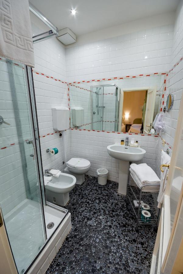 Residenza Due Torri Check In Presso Hotel Centrale Vicolo Cattani 7 โบโลญญา ภายนอก รูปภาพ