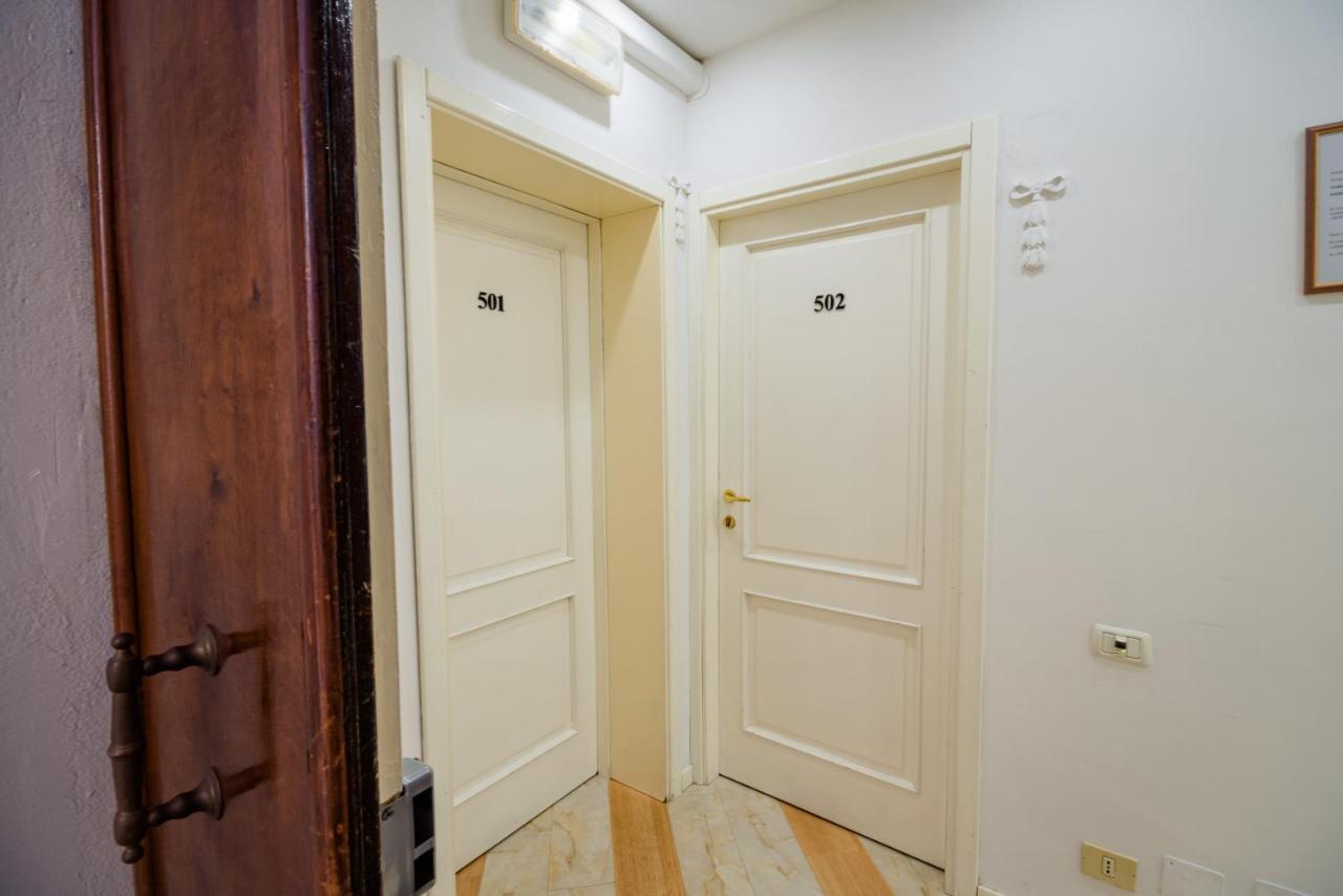 Residenza Due Torri Check In Presso Hotel Centrale Vicolo Cattani 7 โบโลญญา ภายนอก รูปภาพ