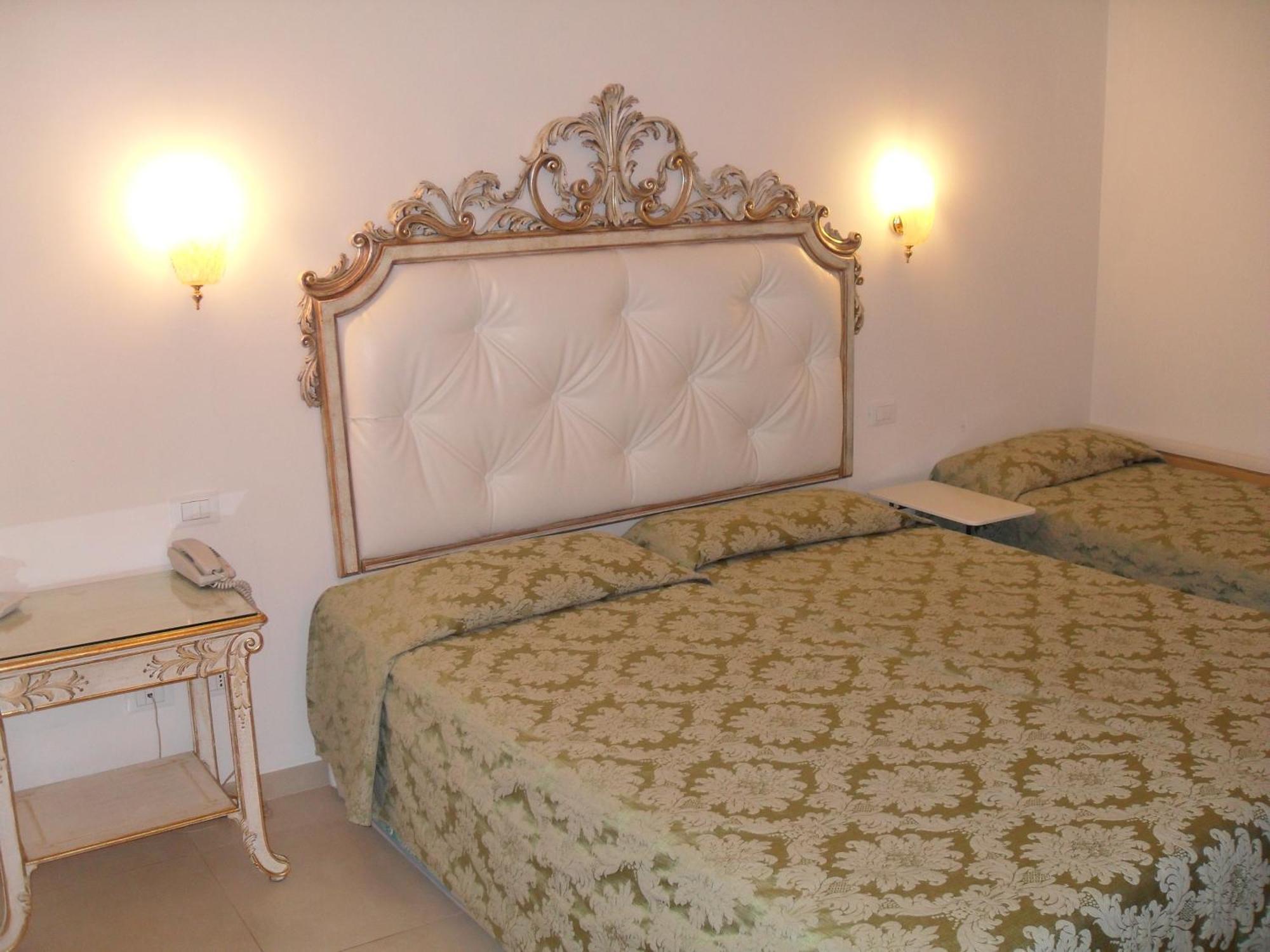 Residenza Due Torri Check In Presso Hotel Centrale Vicolo Cattani 7 โบโลญญา ภายนอก รูปภาพ