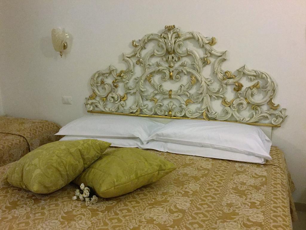Residenza Due Torri Check In Presso Hotel Centrale Vicolo Cattani 7 โบโลญญา ภายนอก รูปภาพ